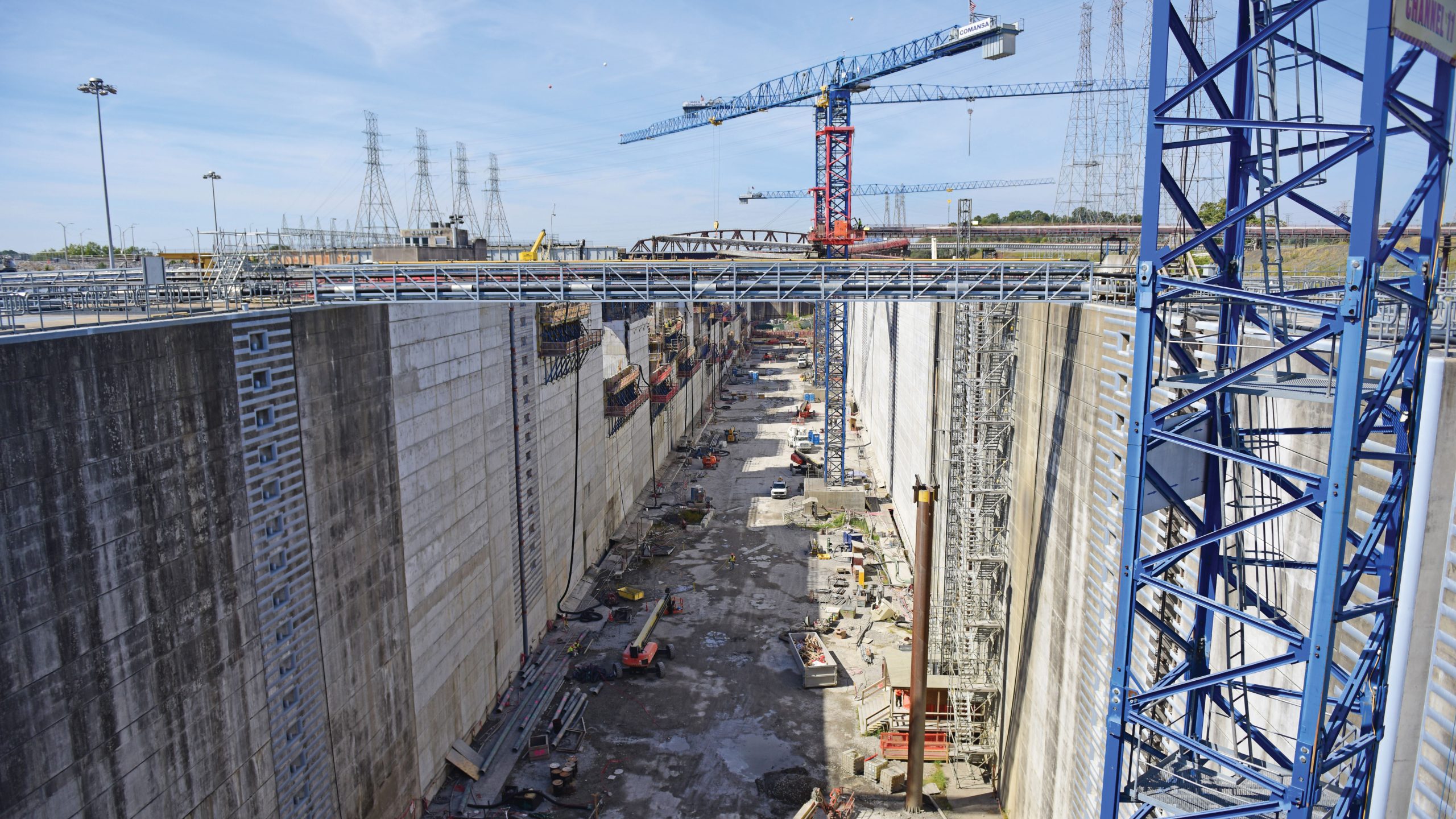 The project involves construction of a 1,200-foot navigational lock next to the existing 600-foot lock built in the 1940s at the facility, located on the Tennessee River near Grand Rivers, Ky. The addition of the second chamber is designed to significantly reduce waits for traffic transiting the locks.