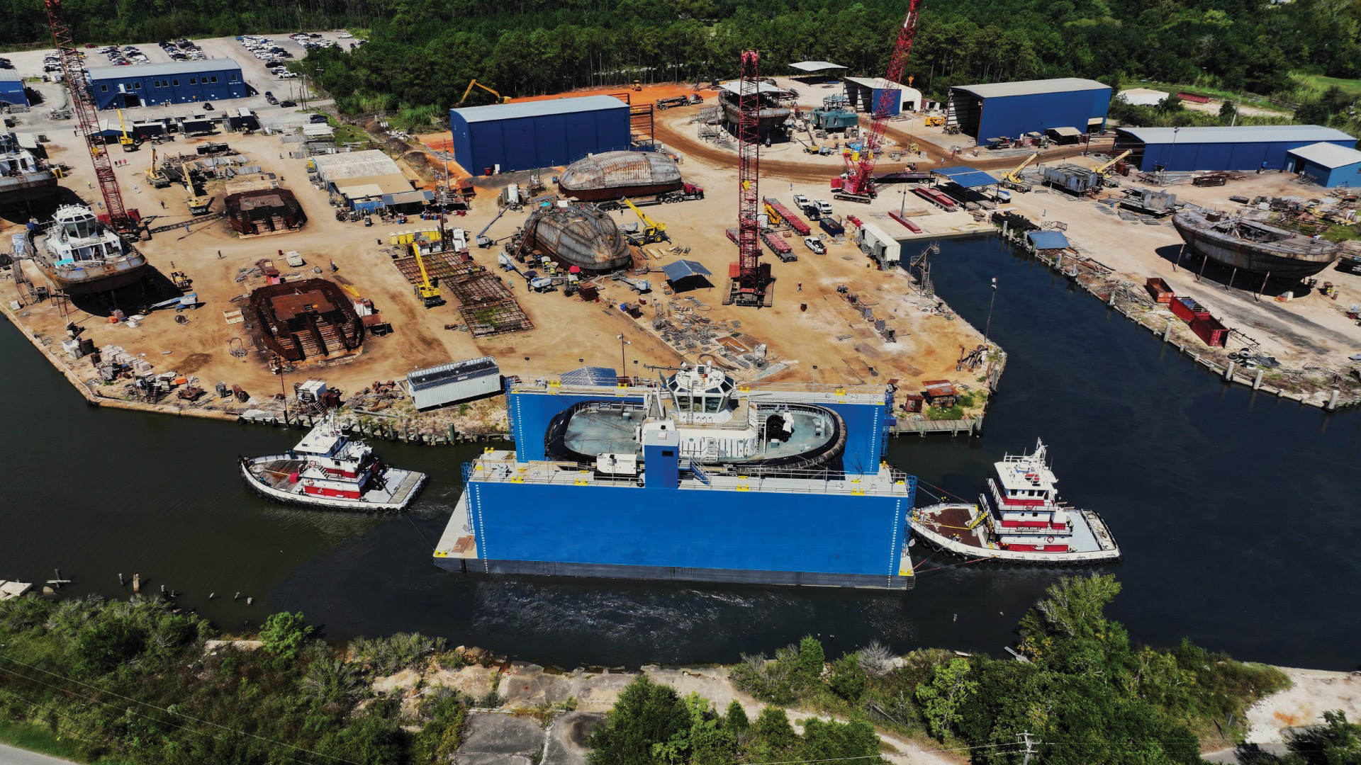 H502 Launch Master Boat Builders’ Coden, Ala., tug Titan (H502) is moved from the facility. The RApport 3000-class escort tug is the third vessel in a four-tug series being built for Suderman & Young Towing Company. (Photo courtesy of Master Boat Builders)